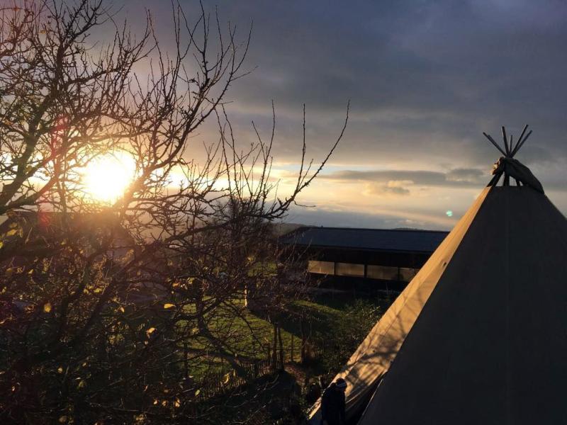 Sonnenuntergang Tipi.jpg